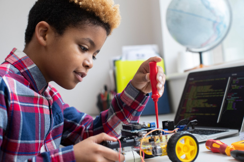 Read more about the article 5 Reasons why your child should learn Coding and Robotics